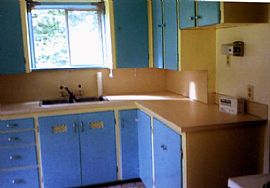 Adorable Two Bedroom Cottage Home in Edmonds, WA (Photo 4 of 6)