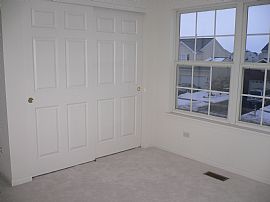 Spacious, Ultra Clean 4 Bedroom Home with Huge Basement in Lake in the Hills, IL (Photo 7 of 12)