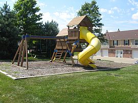 Exceptional 3 Bedroom Townhouse with Pool and Playground  in Olathe, KS (Photo 6 of 7)