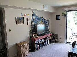 Great 1 Bedroom Apartment with Balcony - Pets Welcome in Rocky Hill, CT (Photo 2 of 8)