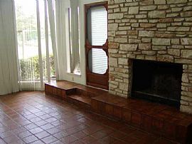 Beautiful 3 Bedroom Home - End Unit Across From Tennis Complex in Austin, TX (Photo 3 of 5)