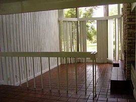 Beautiful 3 Bedroom Home - End Unit Across From Tennis Complex in Austin, TX (Photo 4 of 5)