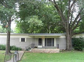 Great 2 Bedroom Corner Mobile Home with Beautiful Trees! in Smithville, TX (Photo 2 of 5)