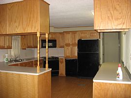 Great 2 Bedroom Corner Mobile Home with Beautiful Trees! in Smithville, TX (Photo 4 of 5)