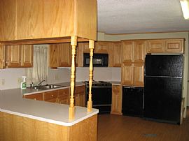 Great 2 Bedroom Corner Mobile Home with Beautiful Trees! in Smithville, TX (Photo 5 of 5)