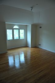 Delightful 3 Bedroom Single House with Studio in Staten Island, NY (Photo 4 of 4)
