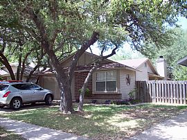 Great 3 Bedroom Home with 2 Car Garage for Lease in Austin, TX