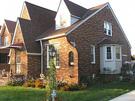 Prestigious 4 Bedroom Home in Beautiful South Hills Area in Cleveland, OH (Photo 2 of 12)