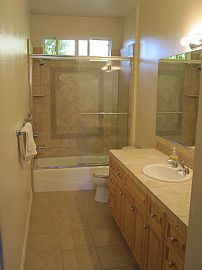 Beautiful 3 Bedroom Penthouse Condo with Mountain View in West Toluca Lake, CA (Photo 2 of 5)