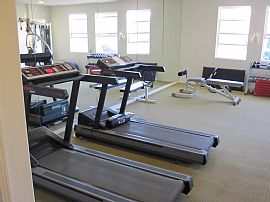 Beautiful 3 Bedroom Penthouse Condo with Mountain View in West Toluca Lake, CA (Photo 4 of 5)