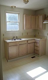 Great 2 Bedroom Duplex Townhouse with Updated Kitchen Cabinets in Nashville, TN (Photo 2 of 4)