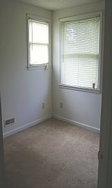Great 2 Bedroom Duplex Townhouse with Updated Kitchen Cabinets in Nashville, TN (Photo 4 of 4)