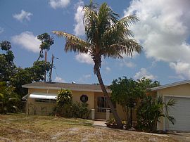 Large 4 Bedroom Home with 1 Car Garage in Pompano Beach, FL