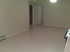 Upscale, 1 Br Apt in Private Home- Utilities Included in Deer Park, NY (Photo 4 of 6)