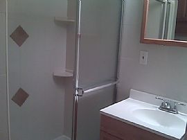 Upscale, 1 Br Apt in Private Home- Utilities Included in Deer Park, NY (Photo 5 of 6)