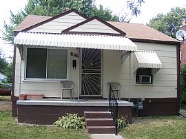 Comfy 2 Bedroom Home with Newer 2.5 Detached Garage in Detroit, MI