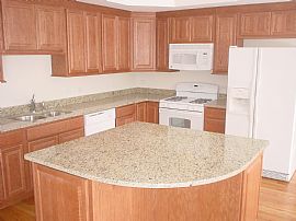 Holiday Special! Upscale 5 Bedroom Home For Large Family in Gurnee, IL (Photo 5 of 8)