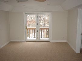 Holiday Special! Upscale 5 Bedroom Home For Large Family in Gurnee, IL (Photo 6 of 8)