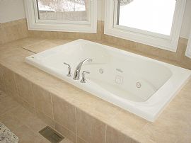 Holiday Special! Upscale 5 Bedroom Home For Large Family in Gurnee, IL (Photo 7 of 8)