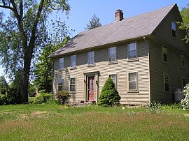 Spacious 3 Bedroom Home with Studio that's Great for Artists in Middle Haddam, CT