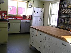 Spacious 3 Bedroom Home with Studio that's Great for Artists in Middle Haddam, CT (Photo 6 of 7)