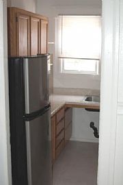 Large 1 Bedroom Apartment with Plenty of Sunlight in Berkeley, CA (Photo 5 of 9)