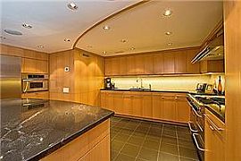 Tastefully Furnished 3 Bedroom Apartment with Views in Honolulu, HI (Photo 8 of 10)