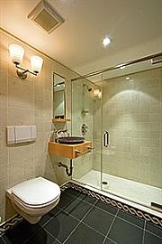 Tastefully Furnished 3 Bedroom Apartment with Views in Honolulu, HI (Photo 9 of 10)