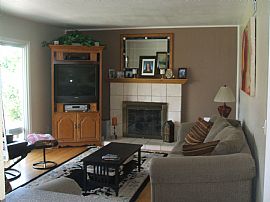 Comfy 3 Bedroom Home Located in Courtyard - Near Oakridge Mall in San Jose, CA (Photo 5 of 8)