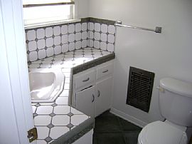 A Must See!!! Dream-Like 1 Bedroom Triplex Apartment in Van Nuys, CA (Photo 3 of 11)