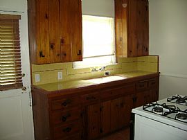 A Must See!!! Dream-Like 1 Bedroom Triplex Apartment in Van Nuys, CA (Photo 4 of 11)