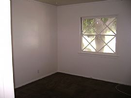 A Must See!!! Dream-Like 1 Bedroom Triplex Apartment in Van Nuys, CA (Photo 5 of 11)