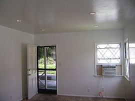 A Must See!!! Dream-Like 1 Bedroom Triplex Apartment in Van Nuys, CA (Photo 6 of 11)