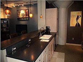 Beautiful 1 Bedroom Condo in Downtown - Great Location in Omaha, NE (Photo 2 of 9)