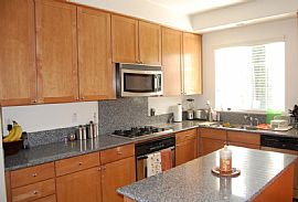 Beautiful 3 Bedroom Townhouse in Tuscany Hills in San Jose, CA (Photo 3 of 8)