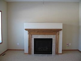 Newer 3 Bedroom Townhouse End Unit with Beautiful Views in Plymouth, MN (Photo 4 of 6)