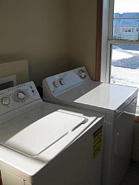 Newer 3 Bedroom Townhouse End Unit with Beautiful Views in Plymouth, MN (Photo 5 of 6)