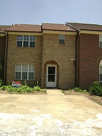 Striking 3 Bedroom Townhouse in Great Neighborhood - $1400  in Virginia Beach, VA (Photo 1 of 12)