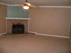 Striking 3 Bedroom Townhouse in Great Neighborhood - $1400  in Virginia Beach, VA (Photo 3 of 12)