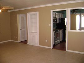 Striking 3 Bedroom Townhouse in Great Neighborhood - $1400  in Virginia Beach, VA (Photo 4 of 12)