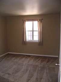 Striking 3 Bedroom Townhouse in Great Neighborhood - $1400  in Virginia Beach, VA (Photo 6 of 12)