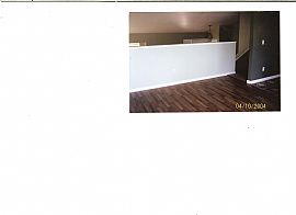 Cute 4 Bedroom Home in Nice Neighborhood in Centerville, UT (Photo 3 of 4)