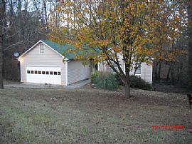 Nice 3 Bedroom Home with 2 Car Garage in Jonesboro, GA