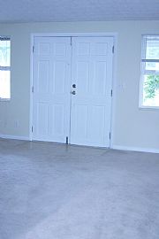 3/2 + Huge Bonus Room, Fenced Yard, Available Asap 1500 Sq Ft in Jacksonville, FL (Photo 2 of 12)