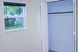 3/2 + Huge Bonus Room, Fenced Yard, Available Asap 1500 Sq Ft in Jacksonville, FL (Photo 6 of 12)