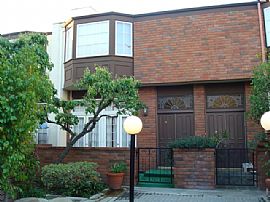 Very Bright 3 Bedroom Townhouse with Marble Fireplace in Encino, CA (Photo 2 of 5)