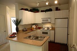 Lovely 2 Bedroom Apartment Available For Immediate Move-In in Dallas, TX (Photo 11 of 12)