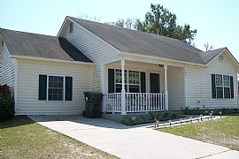 Cozy 3 Bedroom Home in Great Neighborhood and Close to Beach in Wilmington, NC