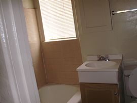 Charming 2 Bedroom Apartment - Available Now - $1100 in San Diego, CA (Photo 3 of 4)