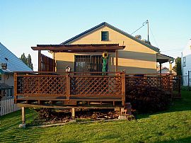 1 Bedroom Mt. Vernon Hill Home in Mount Vernon, WA (Photo 2 of 2)